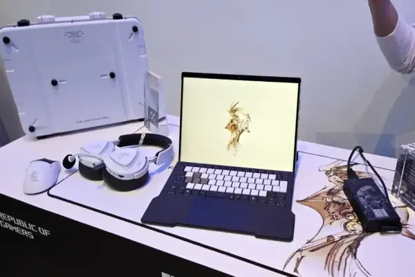 Asus ROG Flow Z13 ra mắt phiên bản Hideo Kojima, kèm vali retro-futuristic đậm chất viễn tưởng